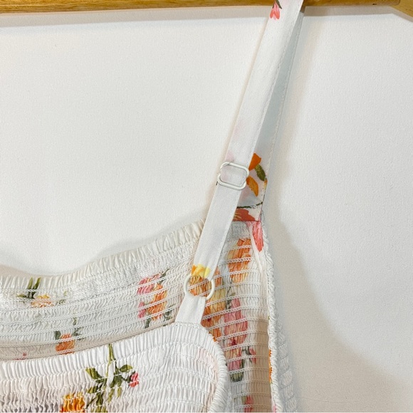 Old Navy smocked top flower sundress with POCKETS!! Size Medium - Picture 3 of 9